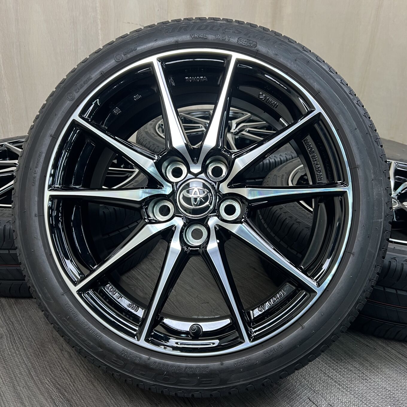 R17 7J ET40 5x114.3 Toyo YARIS GR — 76 400 ¥/комплект