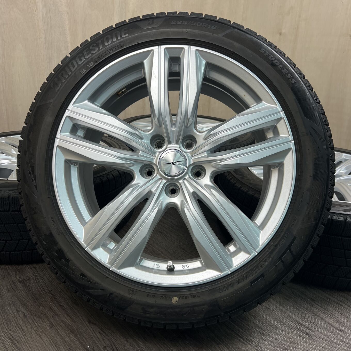 R18 8J ET45 5x114.3 SCREW — 29 600 ¥/комплект