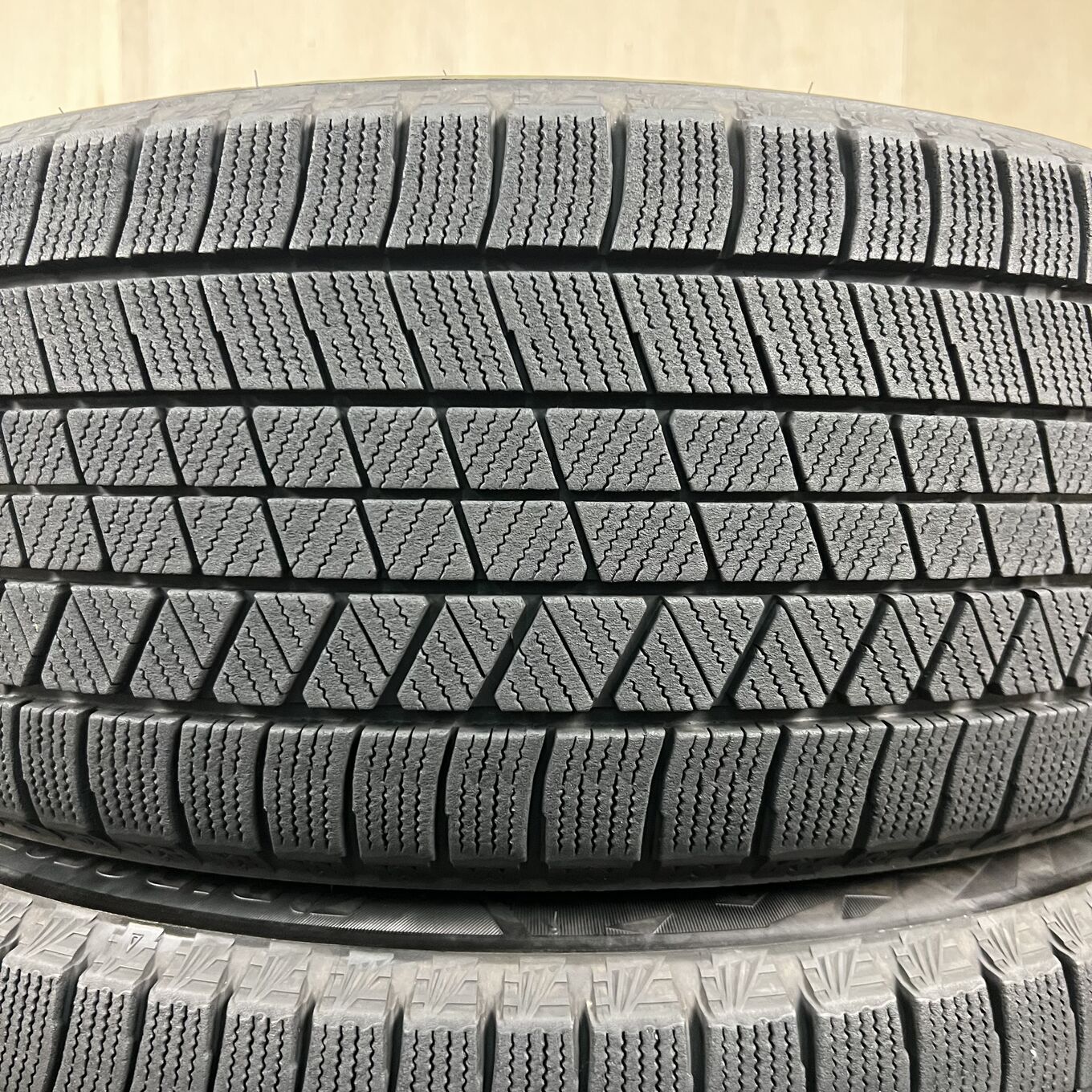 Bridgestone BLIZZAK VRX3 225/50 R18, фото 2