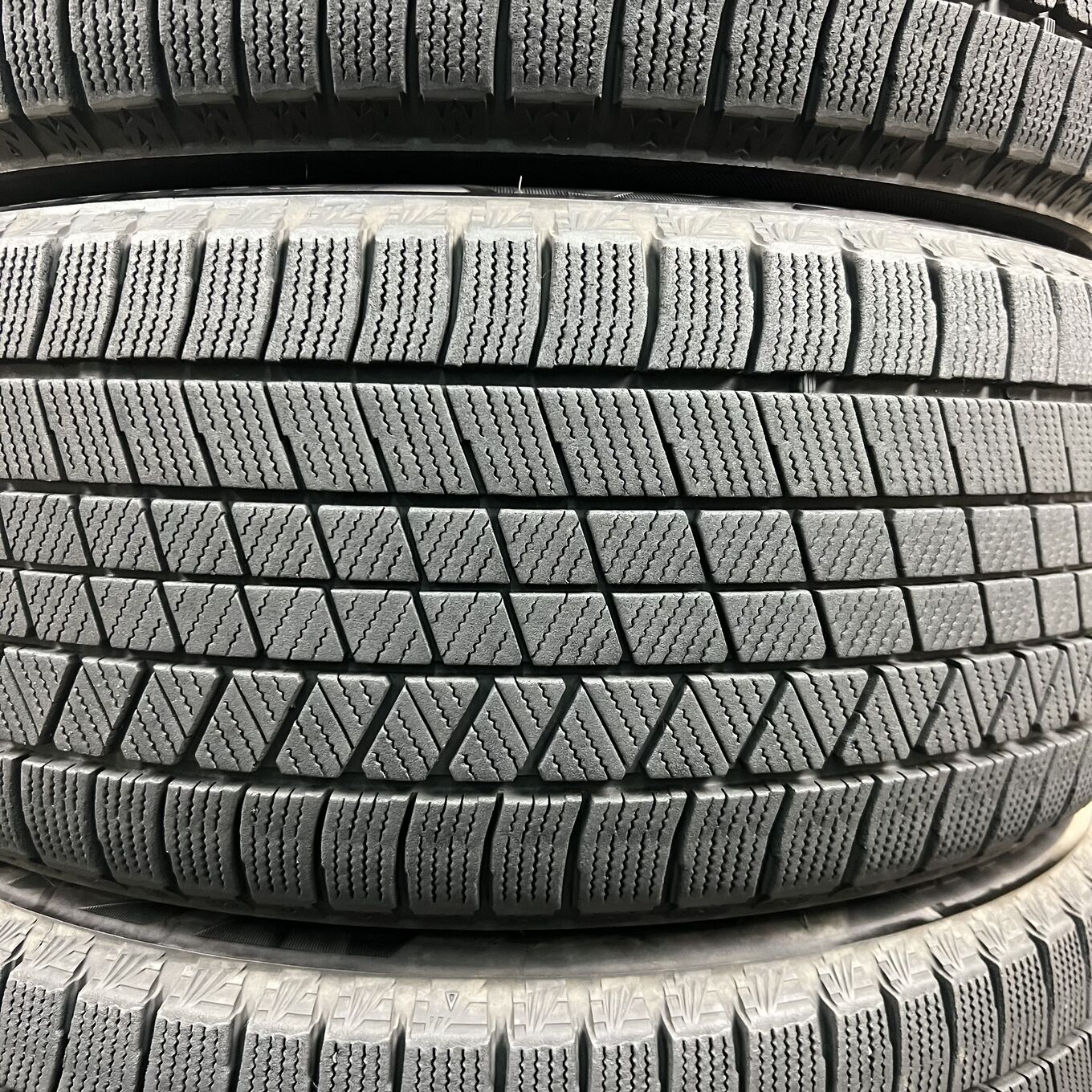 Bridgestone BLIZZAK VRX3 225/50 R18, фото 3