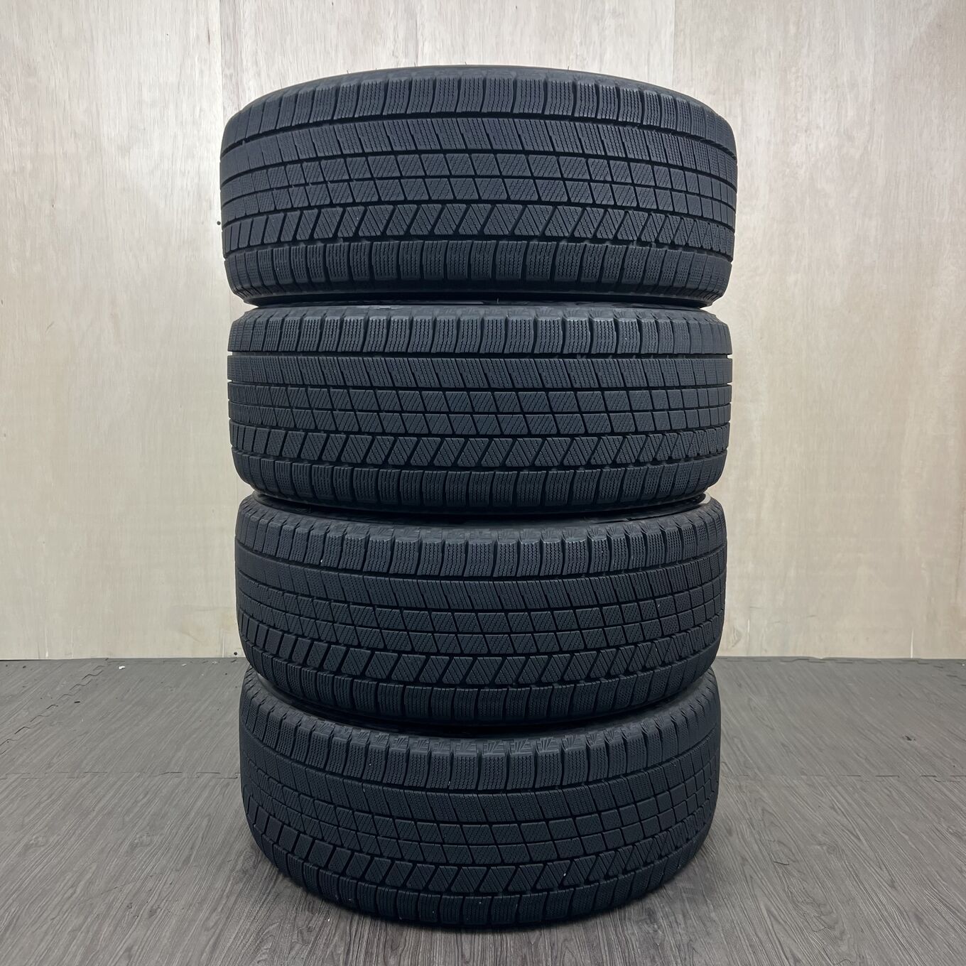 225/50 R18 Bridgestone BLIZZAK VRX3 — 29 600 ¥/комплект