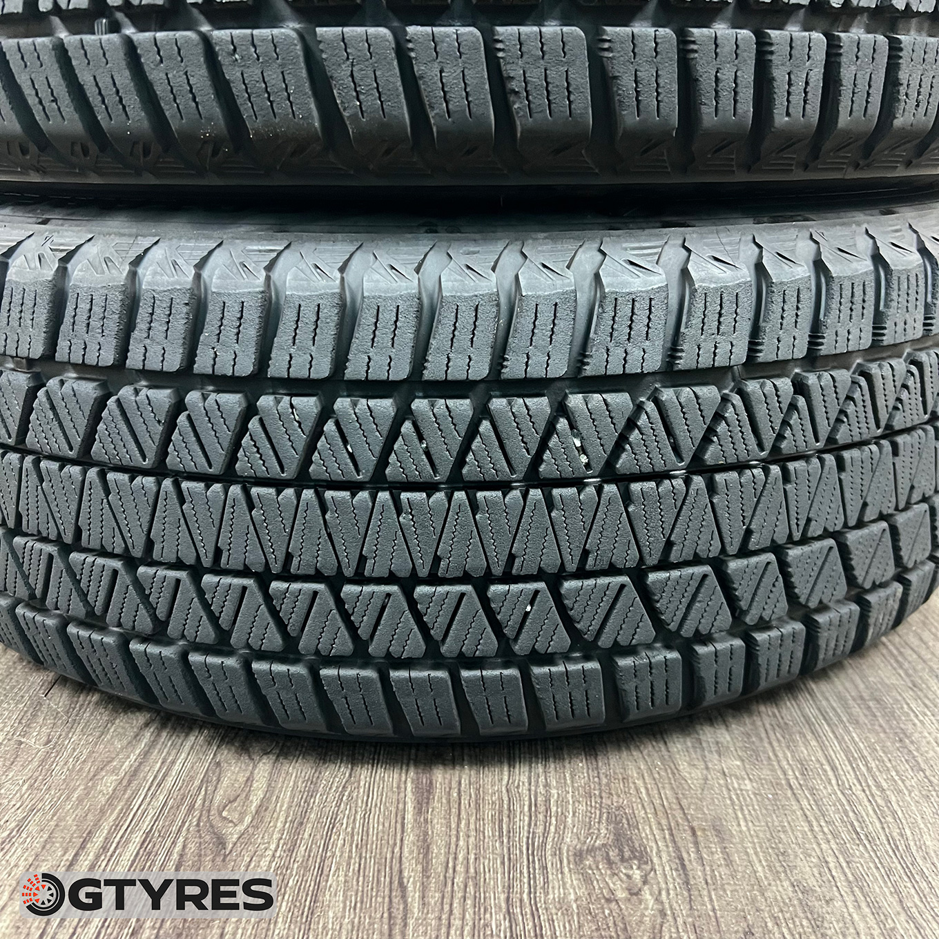 Bridgestone BLIZZAK DM-V3 225/55 RF18, фото 2