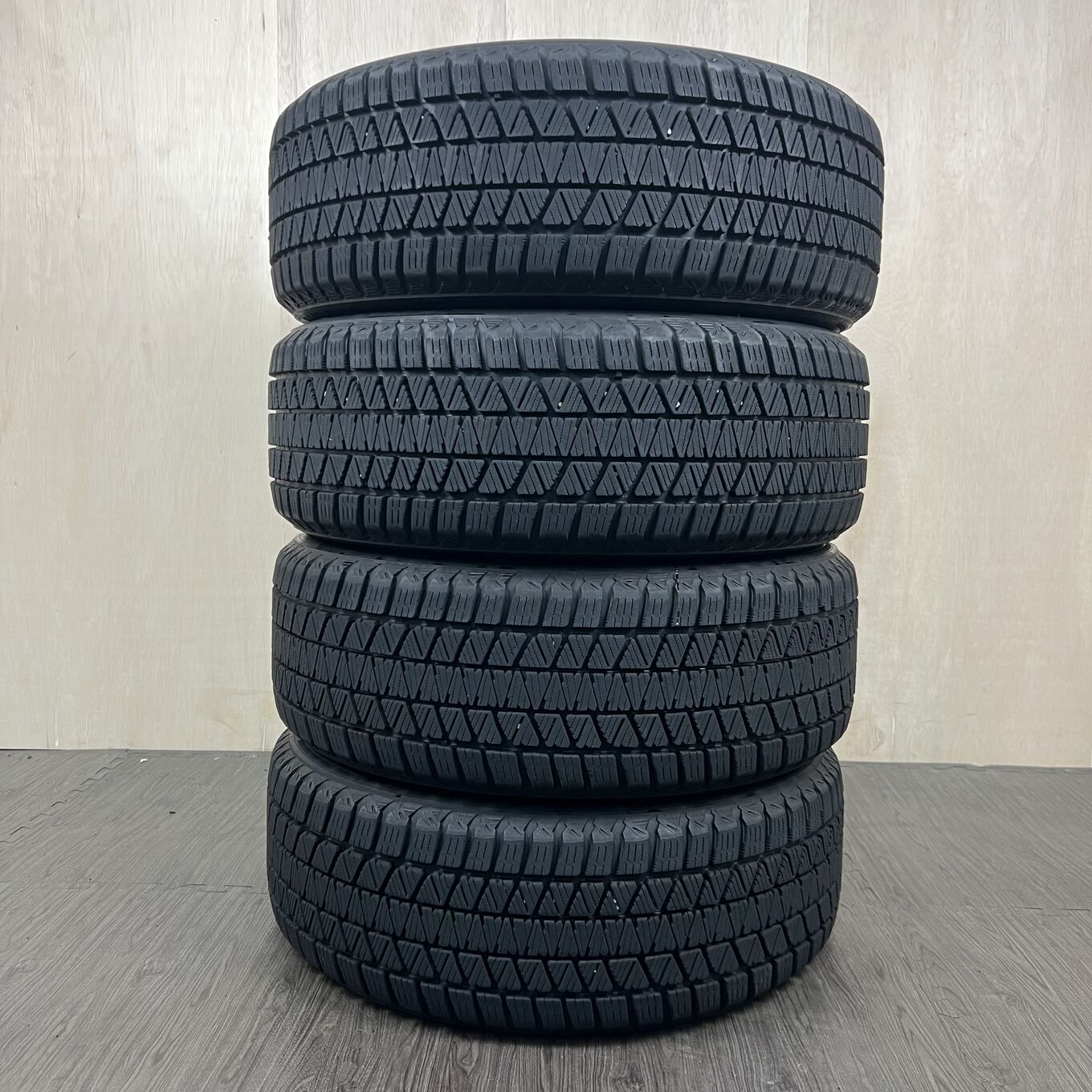 225/55 R18 Bridgestone BLIZZAK DM-V3 — 16 900 ¥/комплект