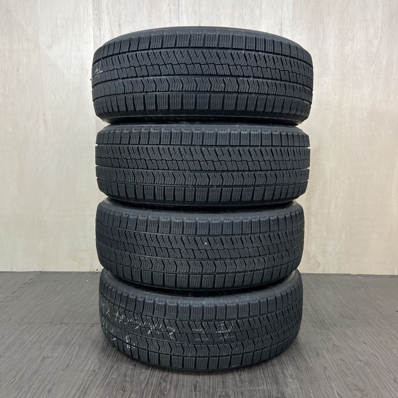 215/60 R17 Bridgestone BLIZZAK VRX2 — 18 600 ¥/комплект