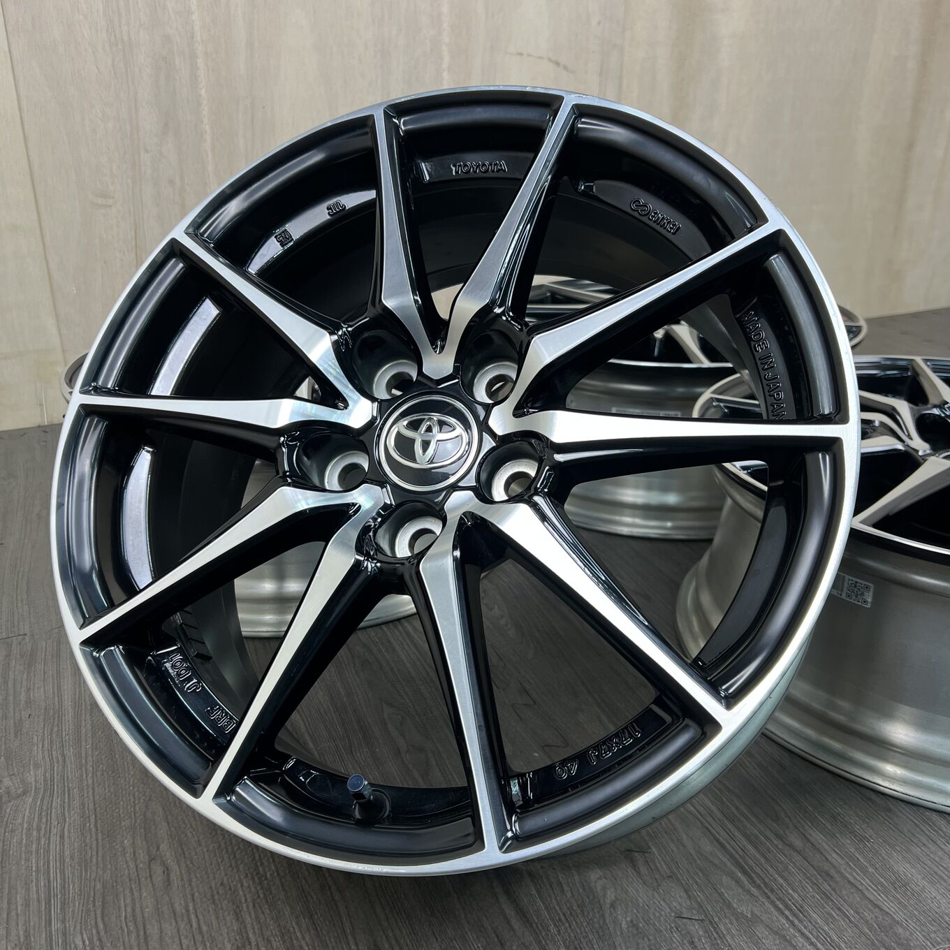 R17 7J ET40 5x114.3 Toyo YARIS GR — 92 700 ¥/комплект