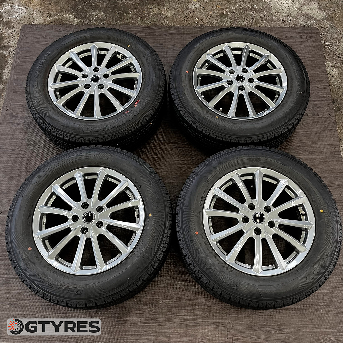 225/65 R17 Goodyear ICE NAVI SUV — 33 000 ¥/комплект