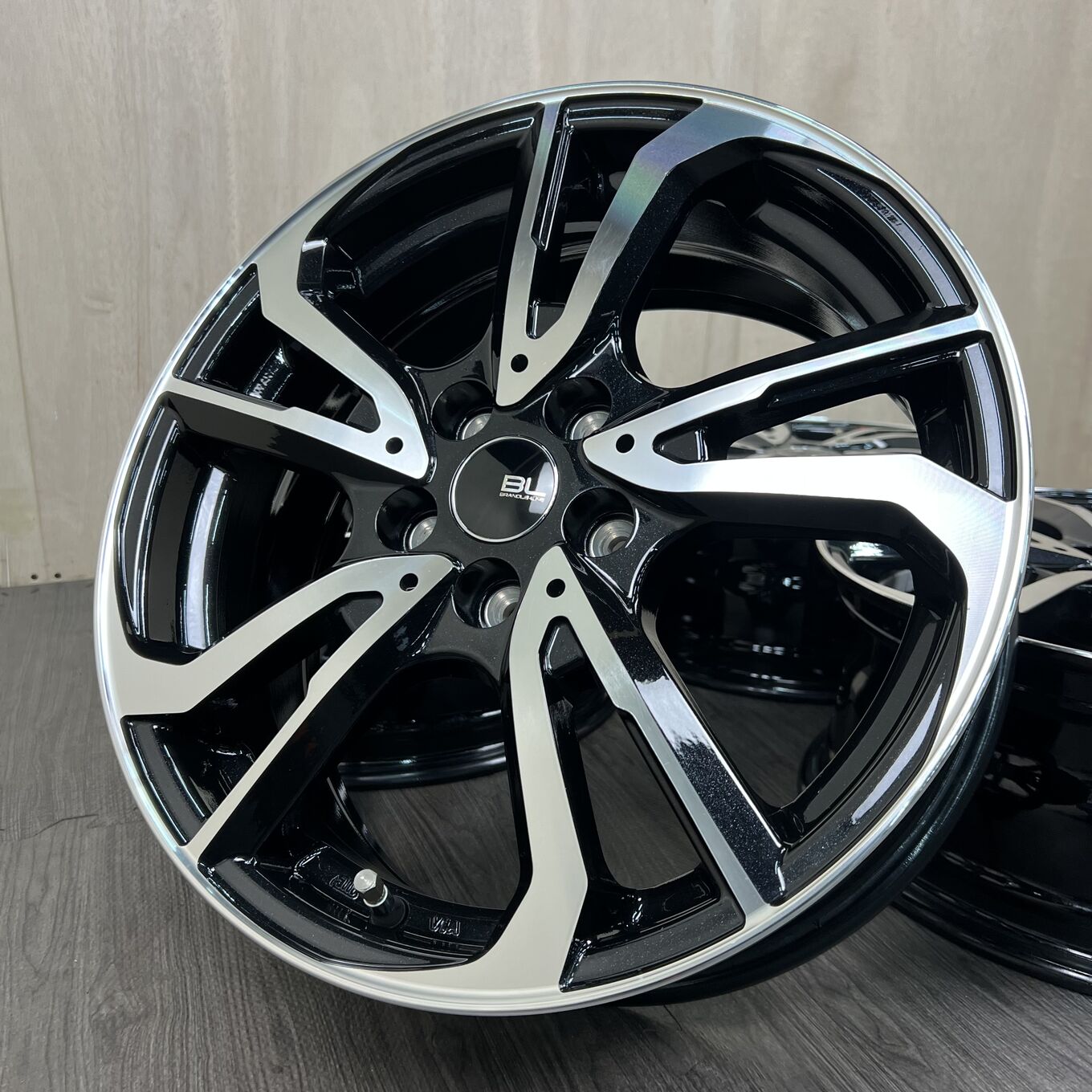 Б/У диск R16 6.5J ET48 5x100, артикул 413D40925