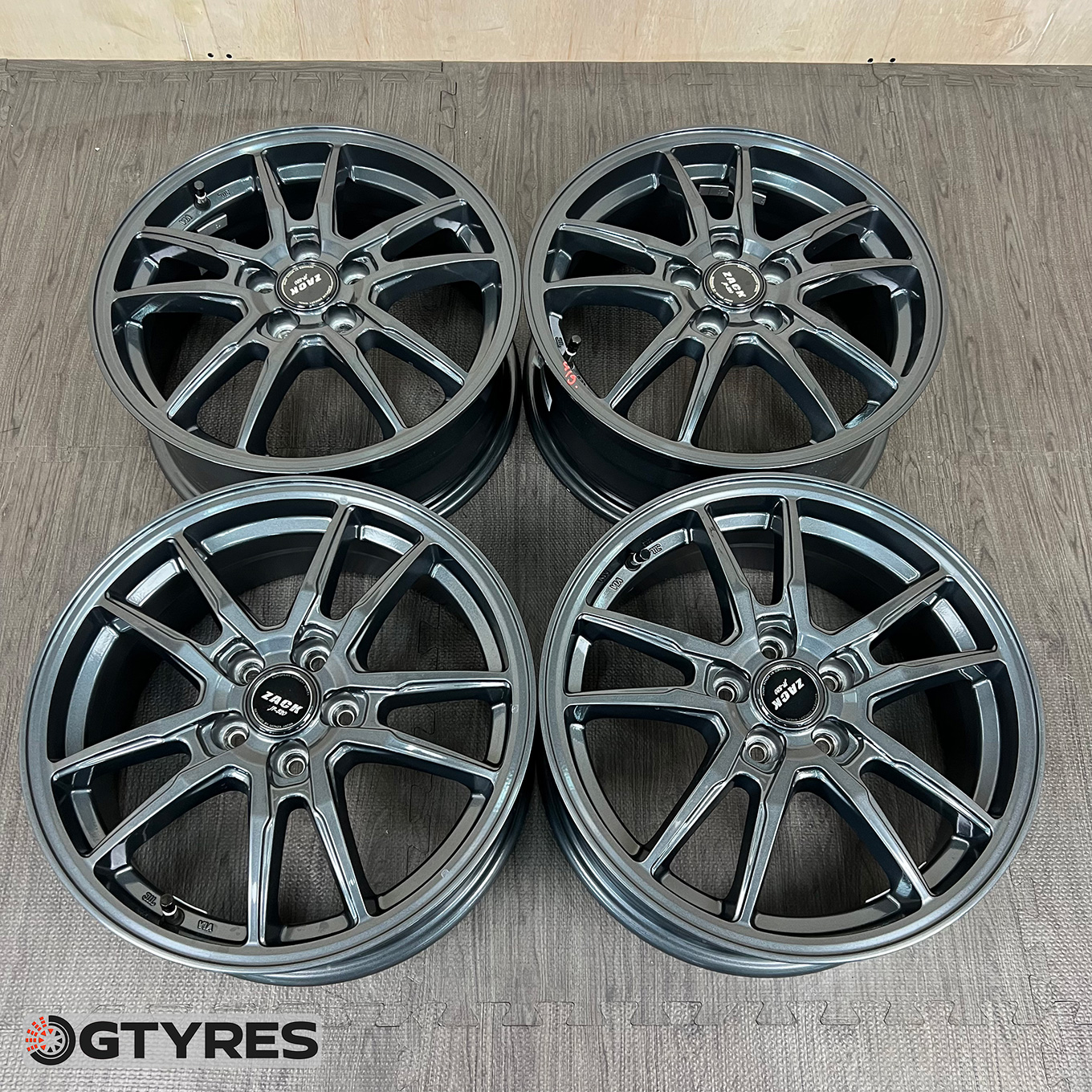 215/65 R16 Bridgestone BLIZZAK DM-V1 — 33 752 ¥/комплект
