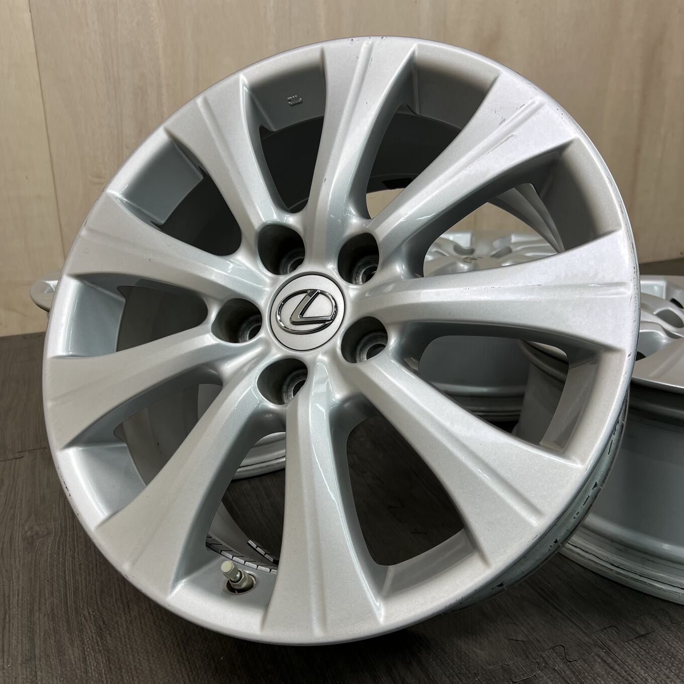 R17 7.5J ET45 5x114.3 GS — 43 600 ¥/комплект