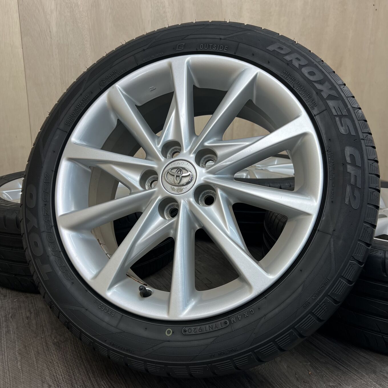 Б/У колесо в сборе 215/50 R17 Toyo PRIUS ALPHA, артикул 438S010925
