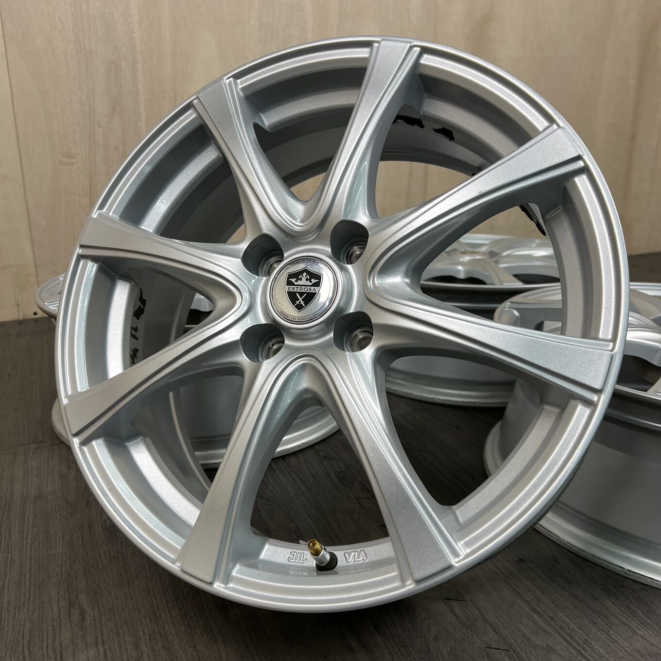 R16 6J ET40 4x100 — 27 900 ¥/комплект