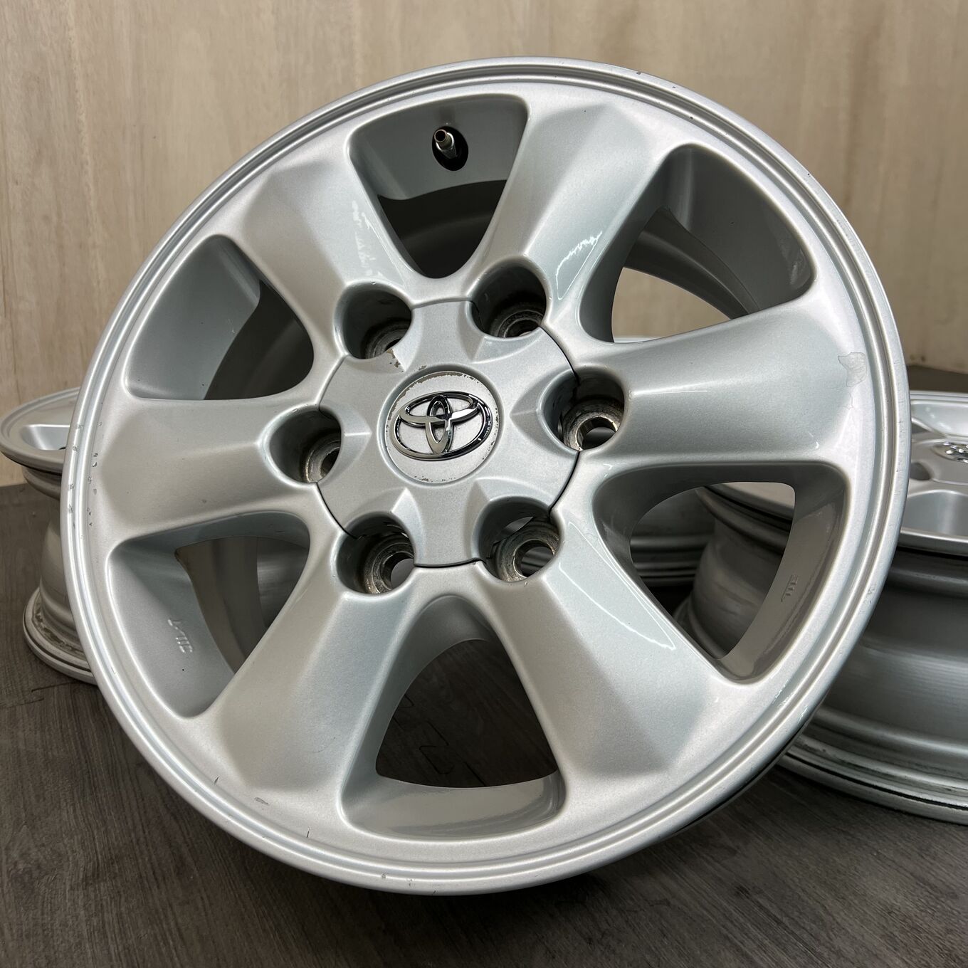 R15 6J ET35 6x139.7 Toyo HIACE 200 — 42 400 ¥/комплект