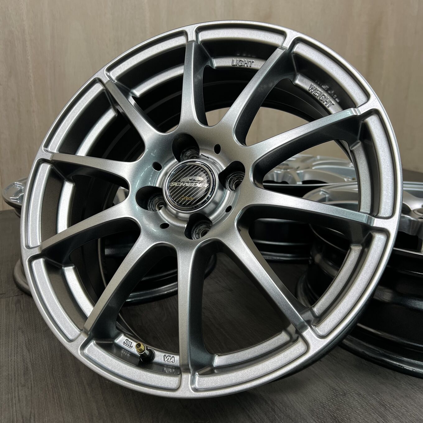 R16 6J ET43 4x100 SCHNEIDER STAG — 27 900 ¥/комплект