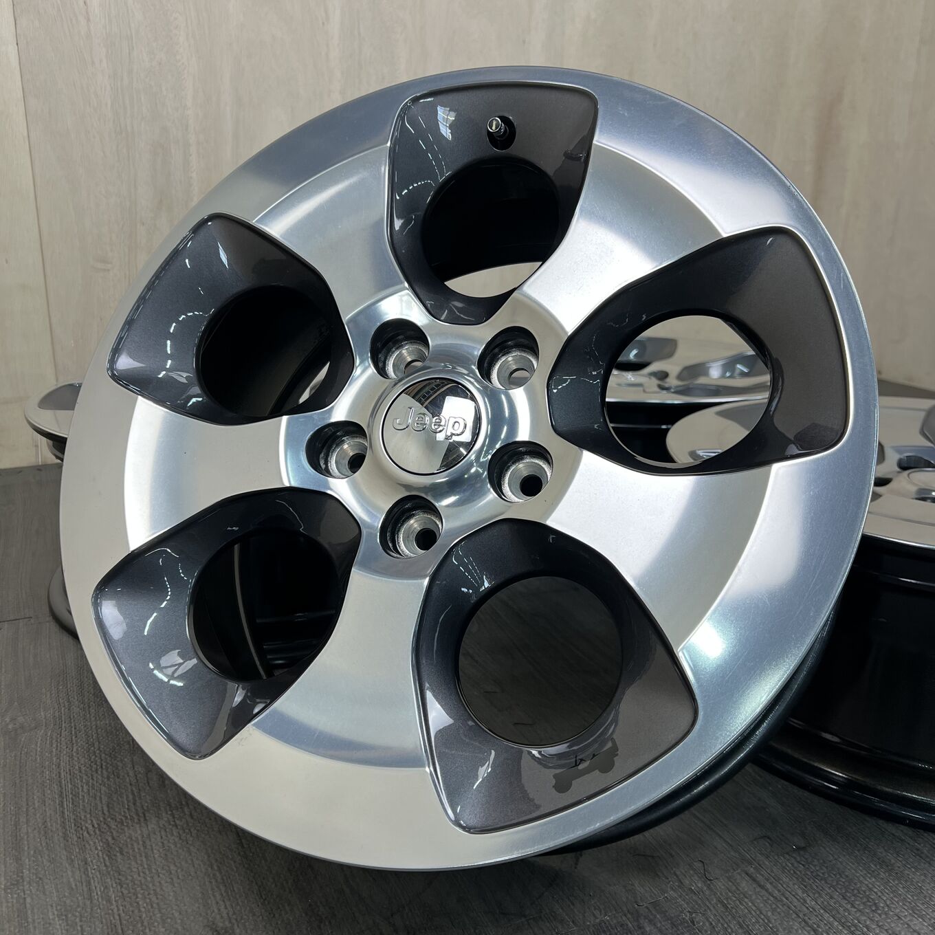 R18 7.5J ET42 5x127 WRANGLER JK UNLIMITED SAHARA — 43 600 ¥/комплект