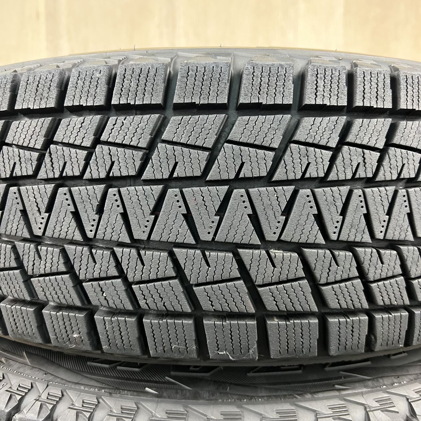 Bridgestone BLIZZAK DM-V1 215/65 R16, фото 2