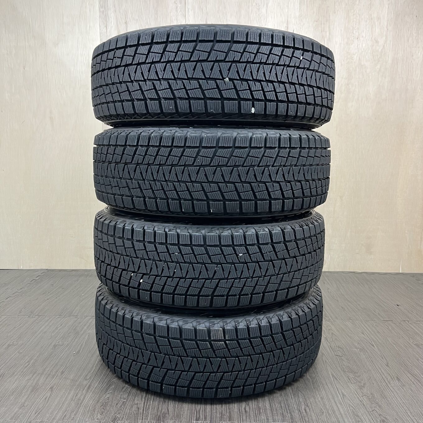 215/65 R16 Bridgestone BLIZZAK DM-V1 — 12 600 ¥/комплект