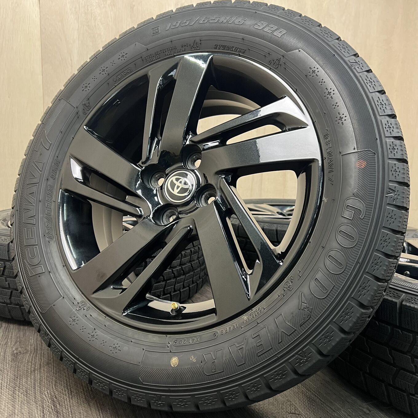 R16 6J ET40 4x100 Toyo RAIZE — 42 400 ¥/комплект