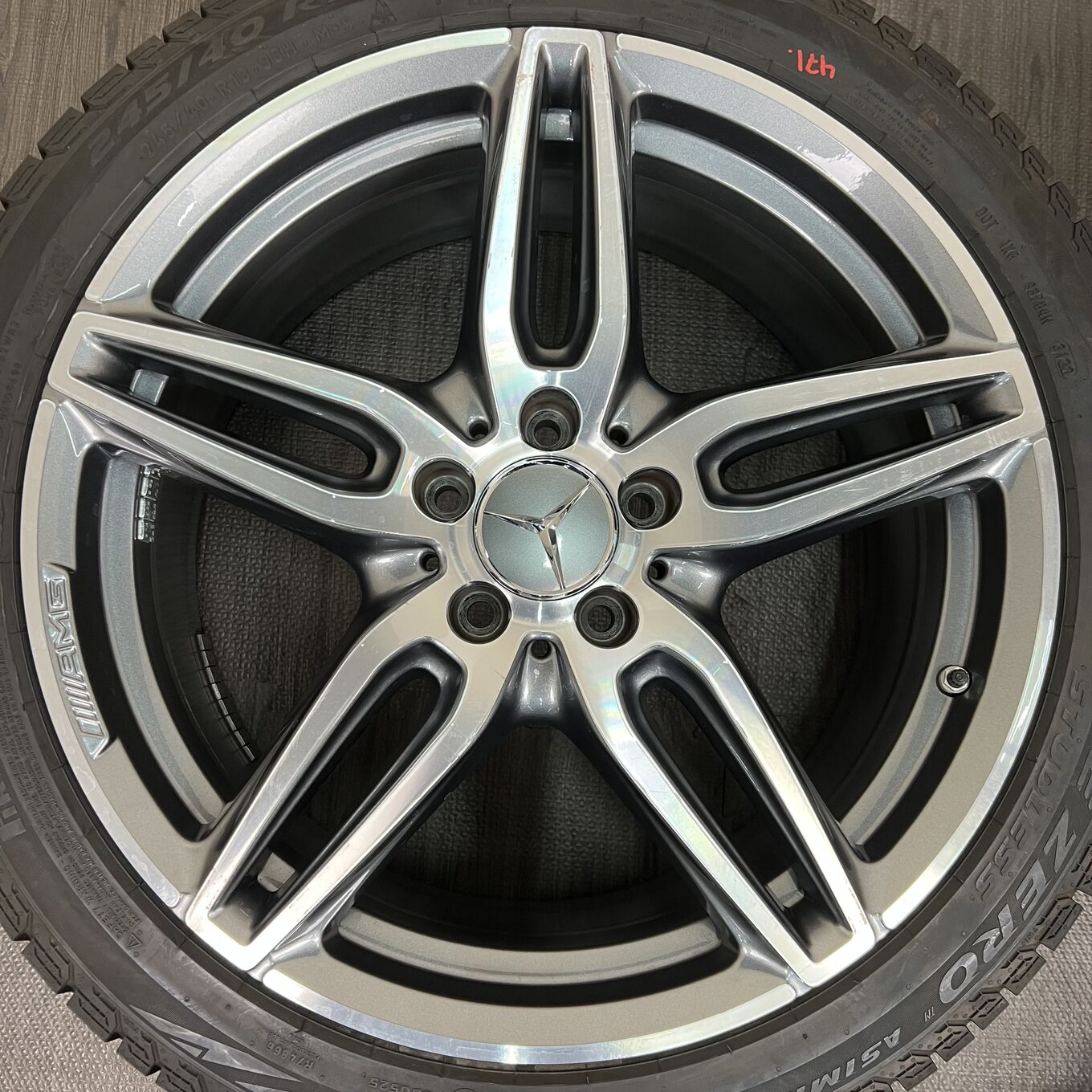 Pirelli AMG 245/40 R19, фото 5
