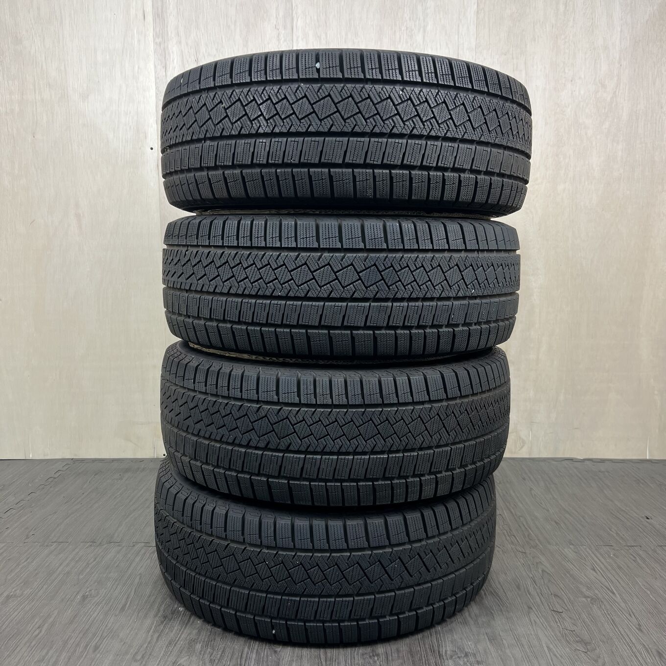 245/40 R19 Pirelli ICE ZERO — 25 400 ¥/комплект