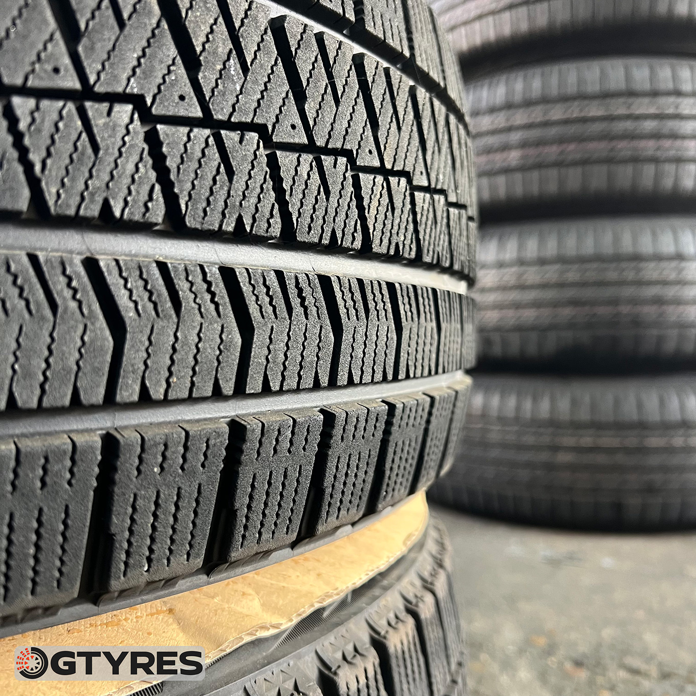Bridgestone BLIZZAK VRX2 225/40 R18, фото 3