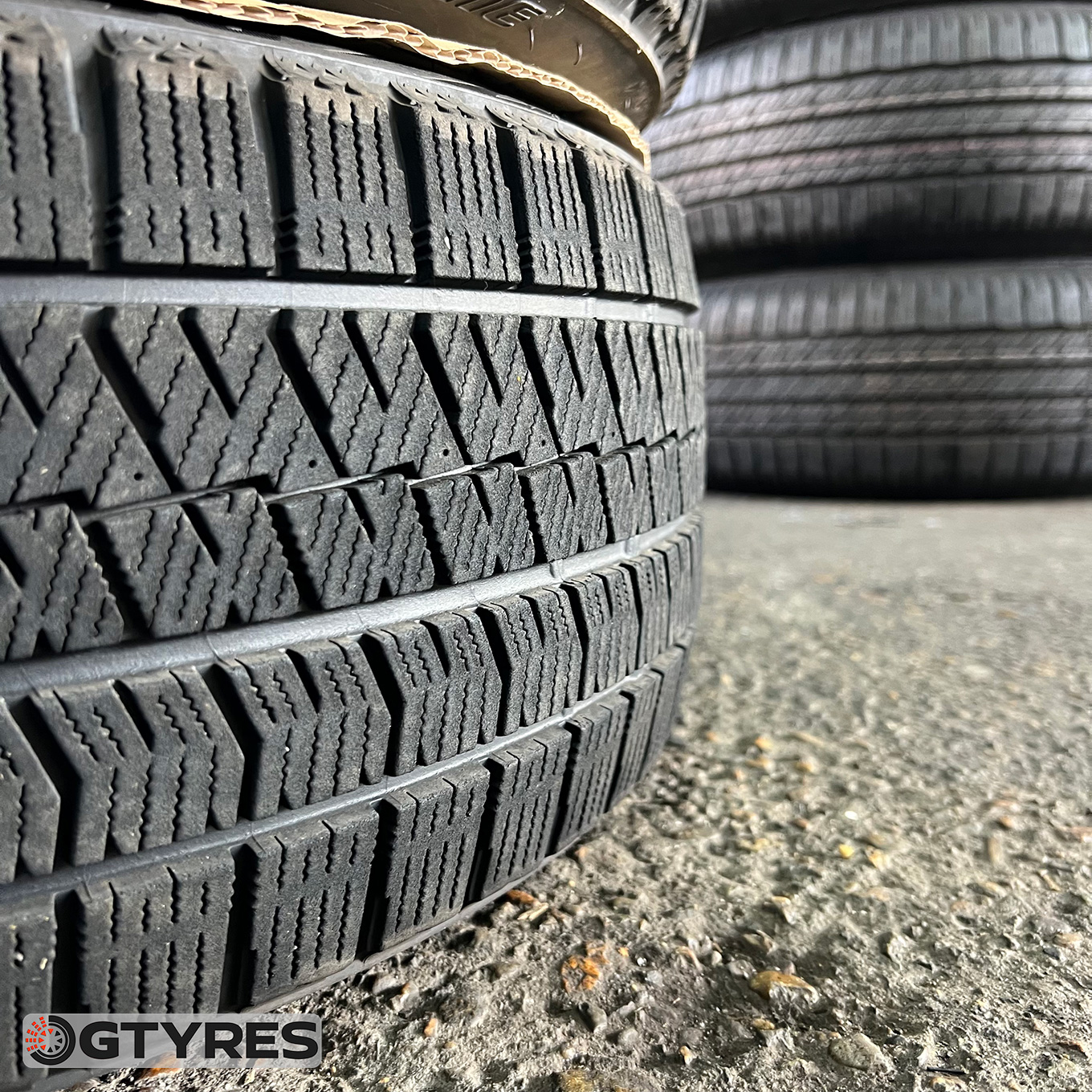 Bridgestone BLIZZAK VRX2 225/40 R18, фото 4