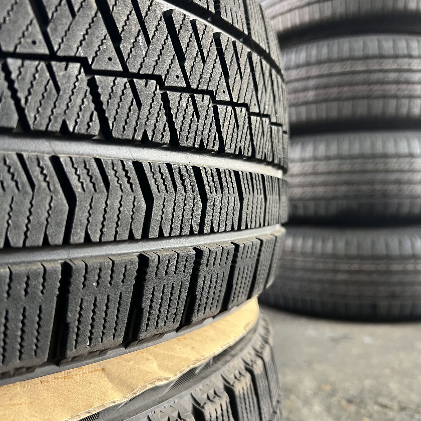 Bridgestone BLIZZAK VRX2 225/40 R18, фото 2