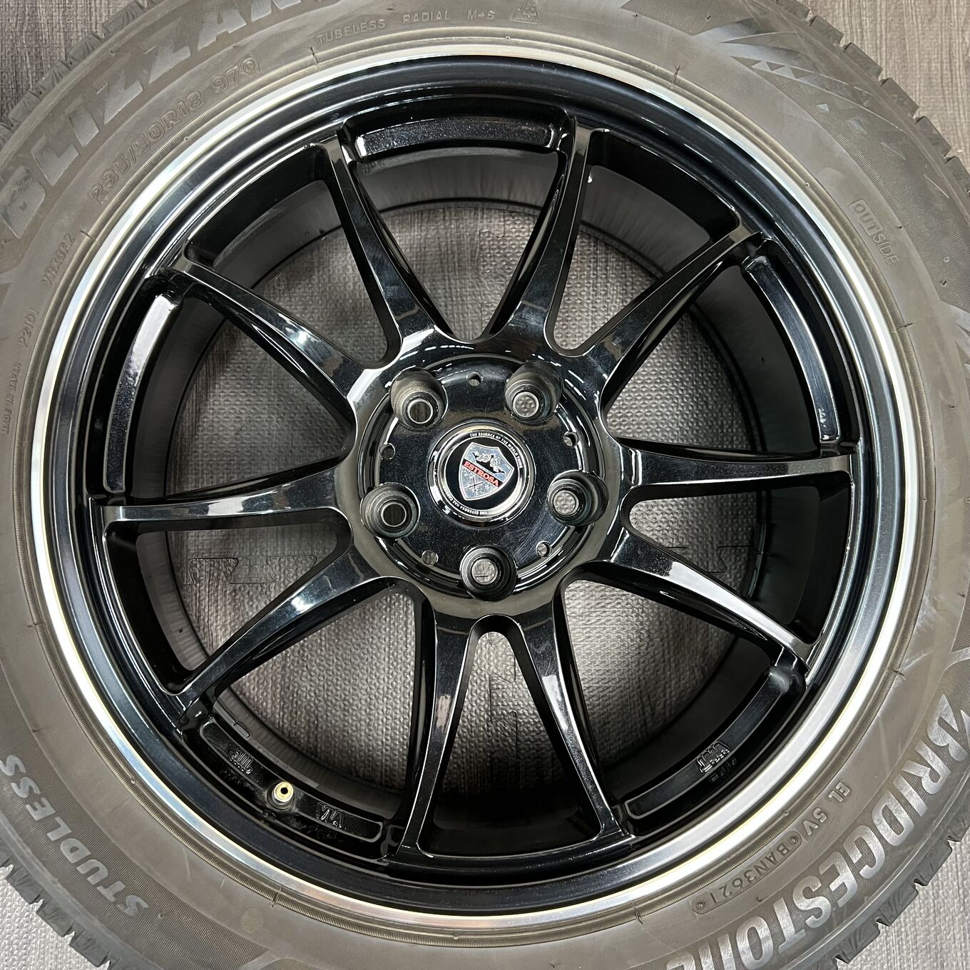Bridgestone BLIZZAK VRX3 235/50 R18, фото 3