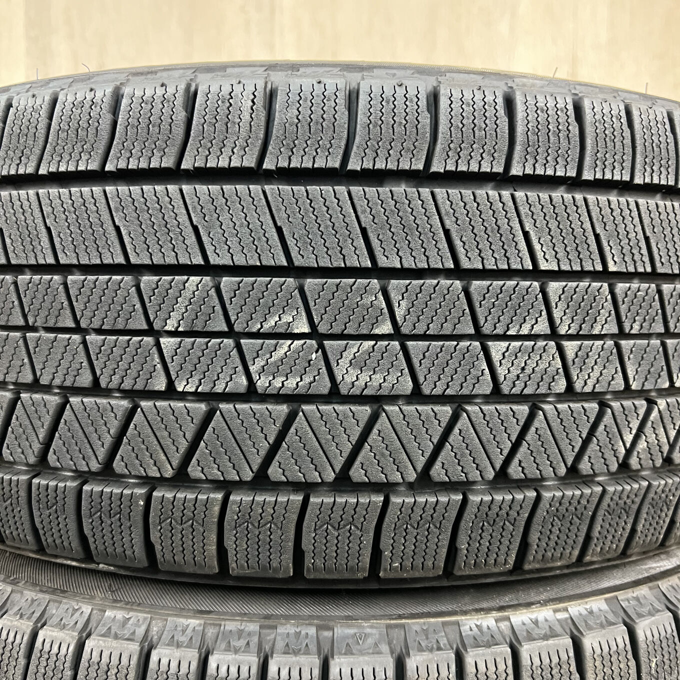 Bridgestone BLIZZAK VRX3 235/45 R18, фото 2