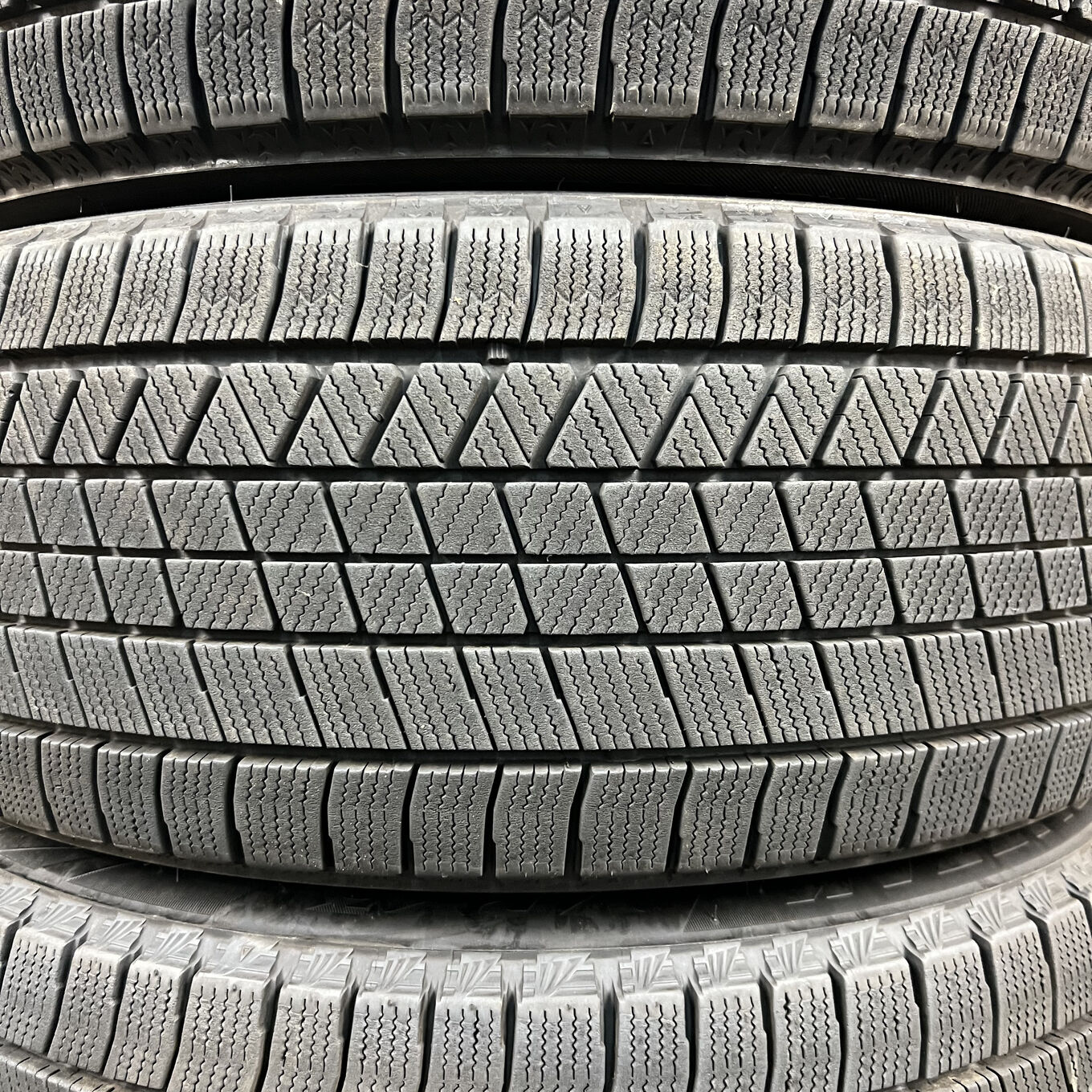 Bridgestone BLIZZAK VRX3 235/45 R18, фото 3