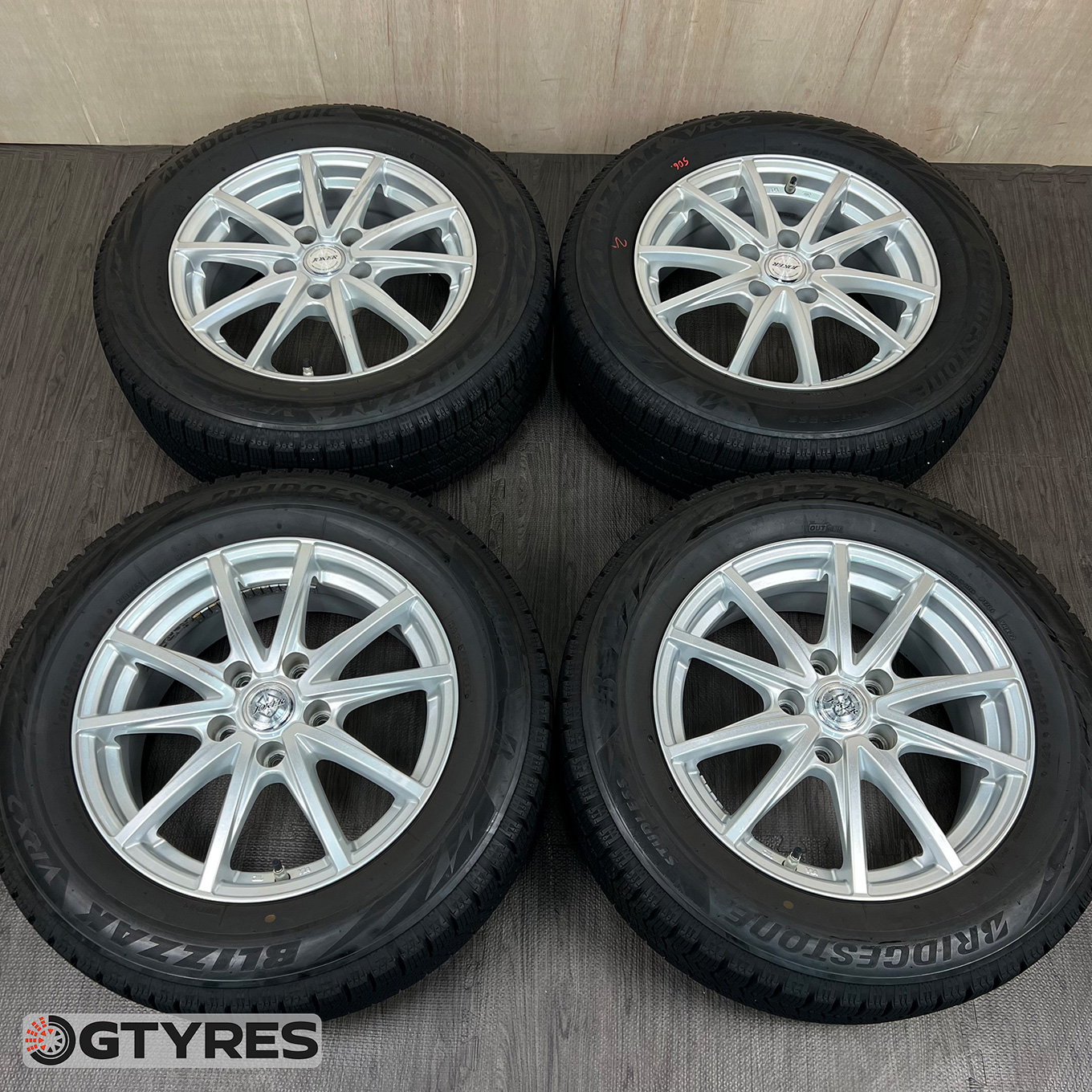 215/60 R16 Bridgestone BLIZZAK VRX2 — 27 000 ¥/комплект
