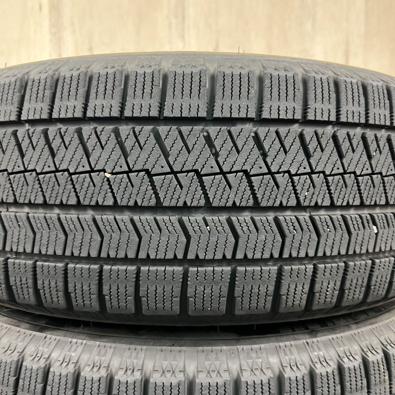 Bridgestone BLIZZAK VRX2 215/60 R16, фото 2