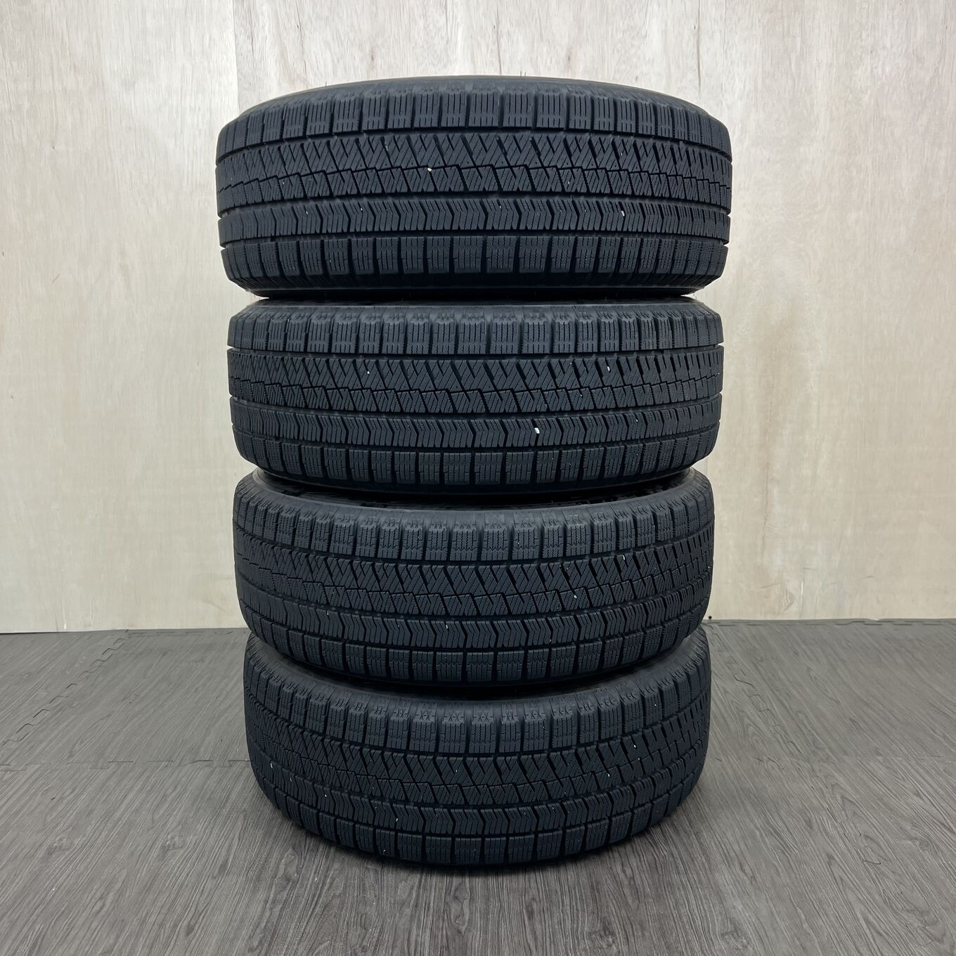 215/60 R16 Bridgestone BLIZZAK VRX2 — 12 600 ¥/комплект