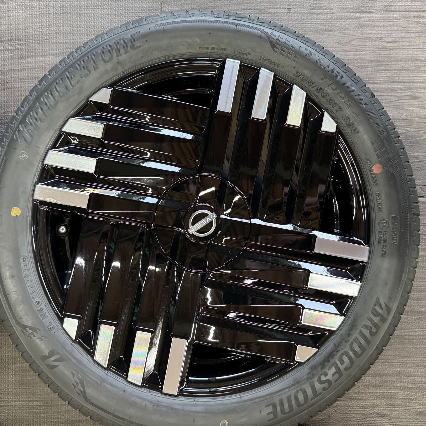 Bridgestone NOTE AURA 205/50 R17, фото 2