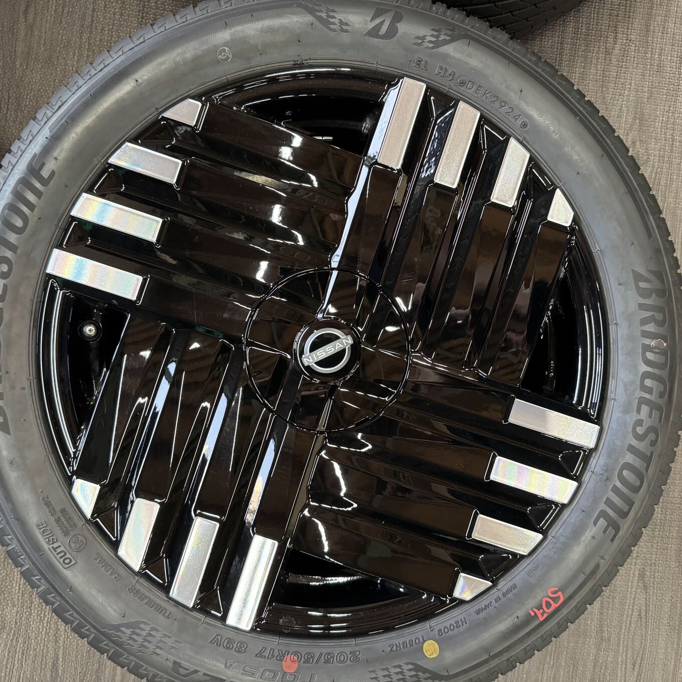 Bridgestone NOTE AURA 205/50 R17, фото 4