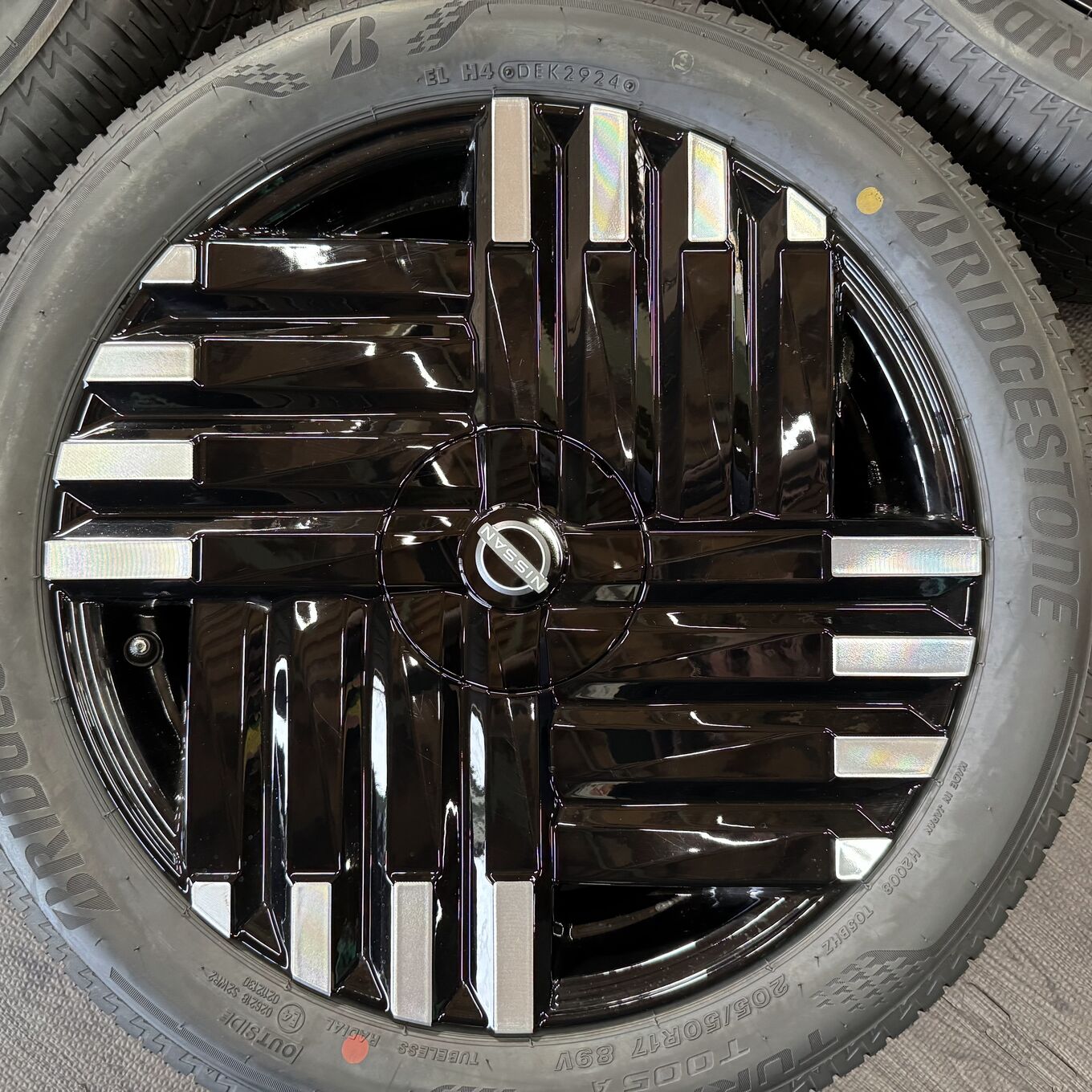 Bridgestone NOTE AURA 205/50 R17, фото 5