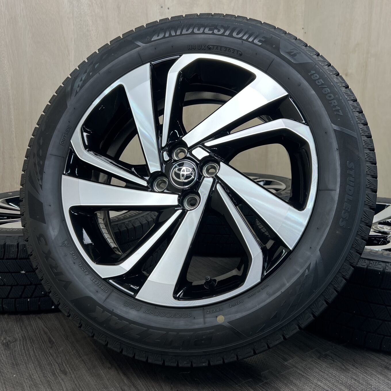 R17 6J ET40 4x100 Toyo RAZE — 50 500 ¥/комплект