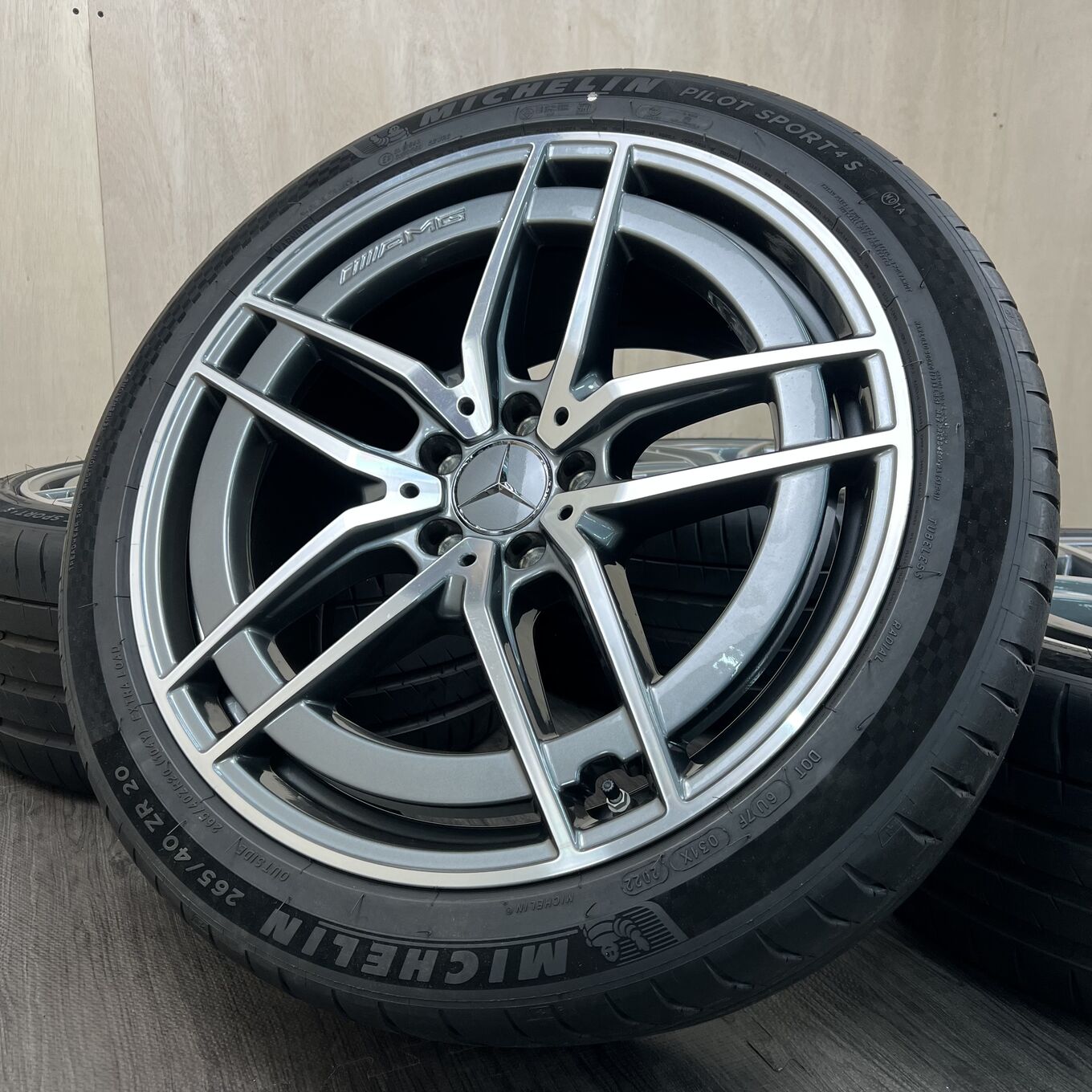 R20 9.5J ET53.5 5x112 SL43 R232 AMG — 135 900 ¥/комплект