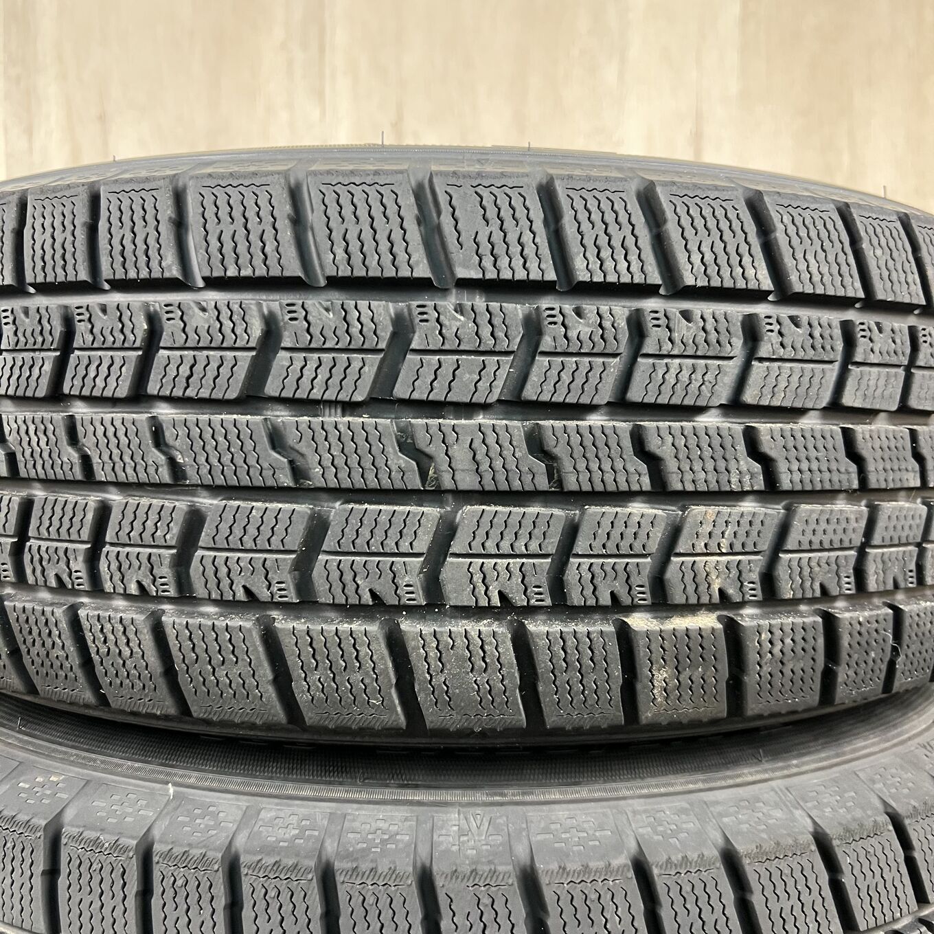 Goodyear ICE NAVI 7 215/65 R16, фото 2