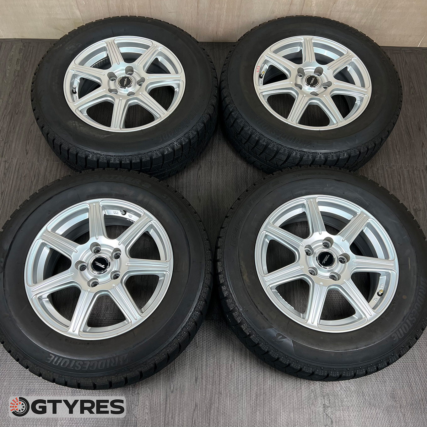 215/65 R16 Bridgestone ICE PARTNER 2 — 30 000 ¥/комплект