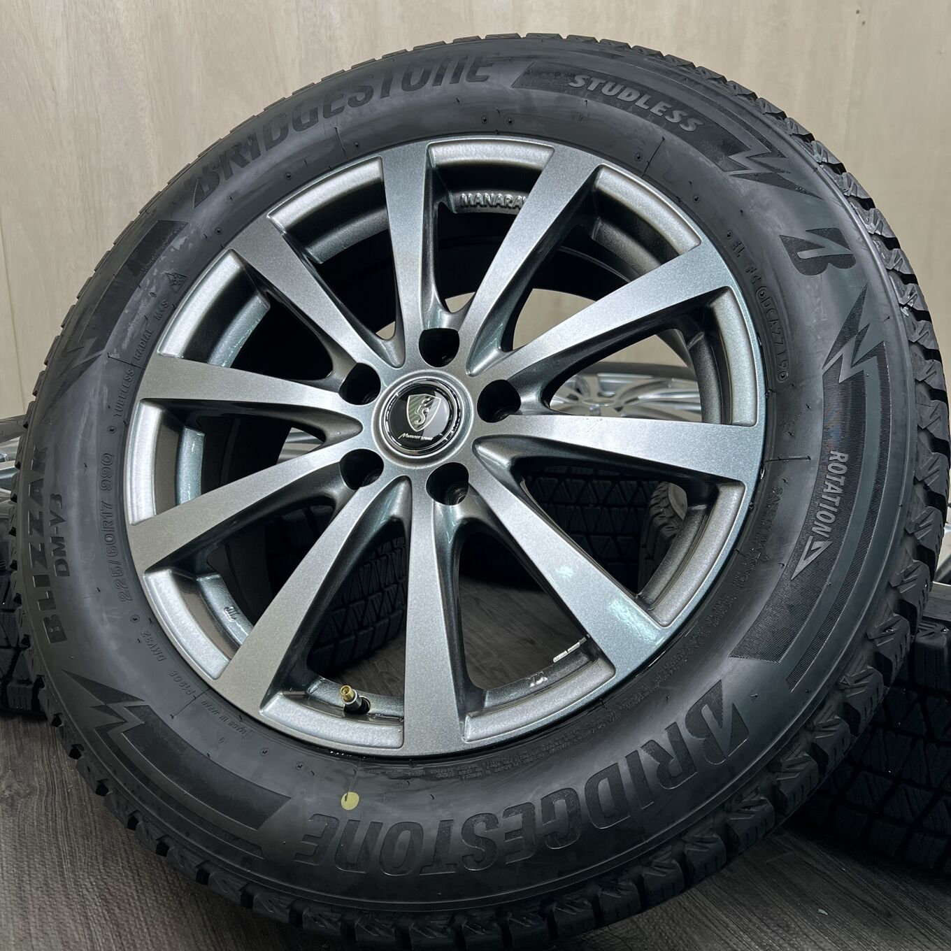 R17 7J ET40 5x114.3 G10 — 27 900 ¥/комплект