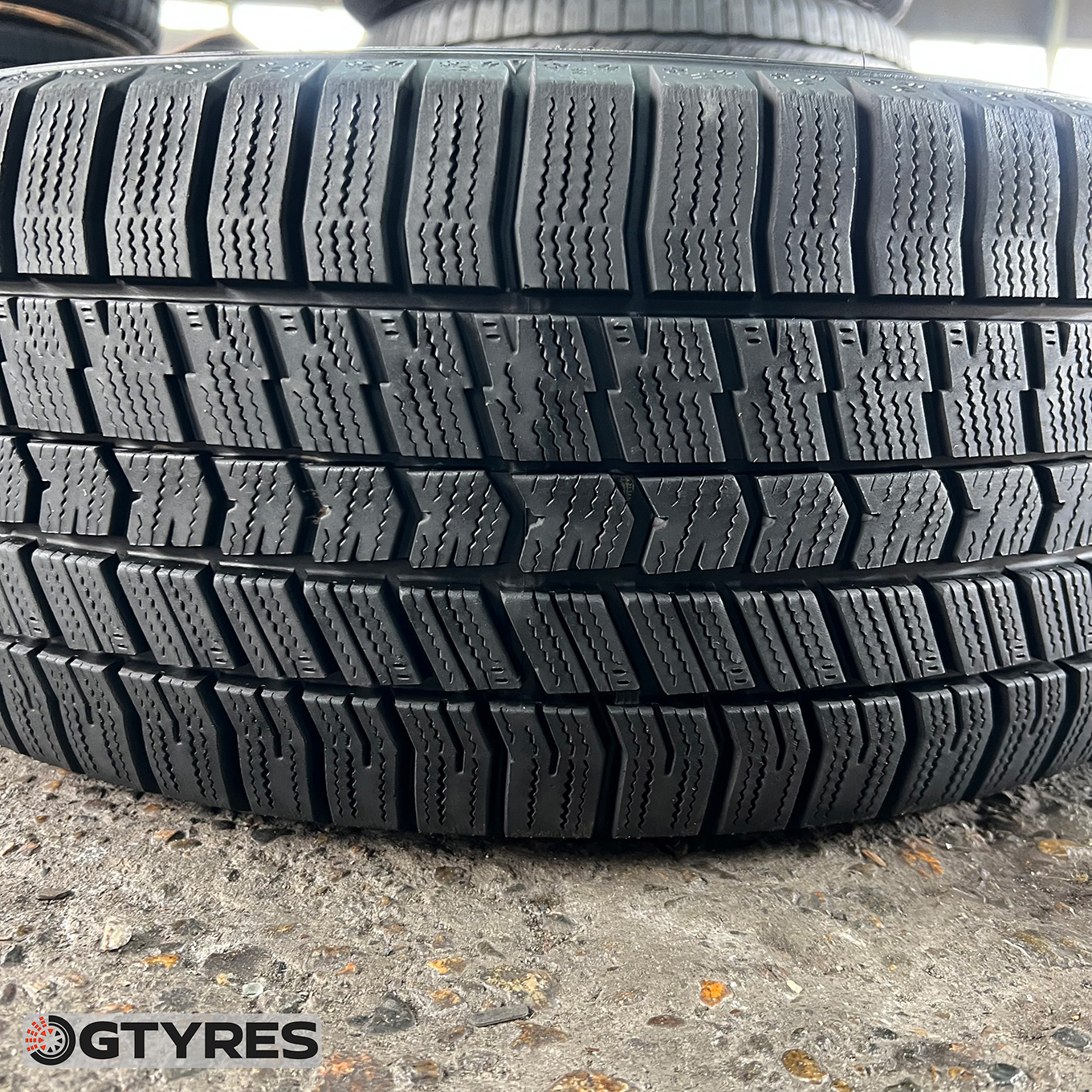 Goodyear ICE NAVI 6 245/45 R18, фото 2