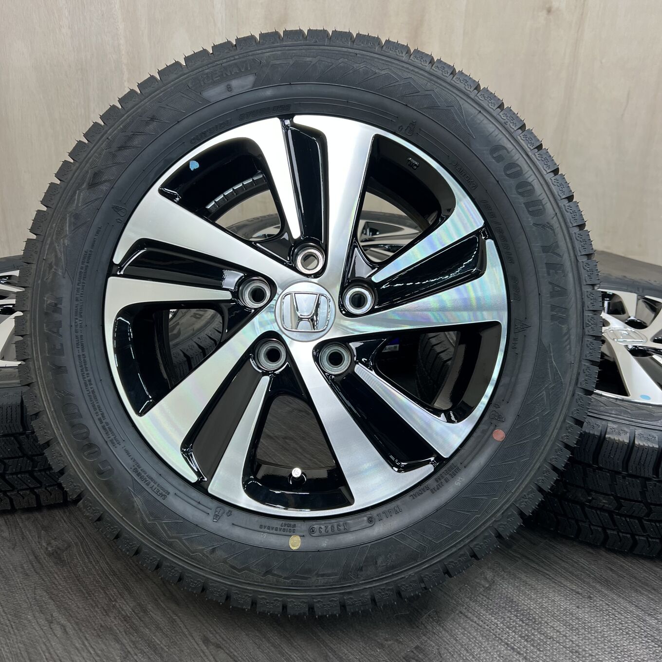 R15 5.5J ET49 5x114.3 FREED — 50 600 ¥/комплект