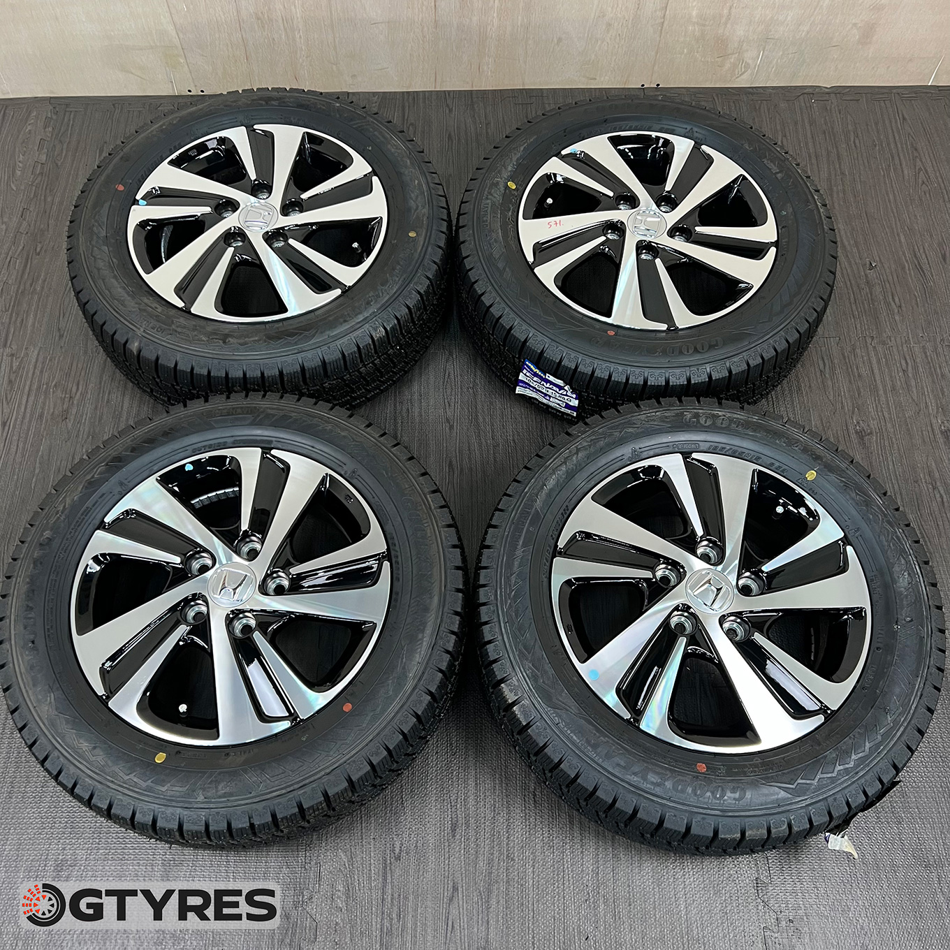 185/65 R15 Goodyear ICE NAVI 8