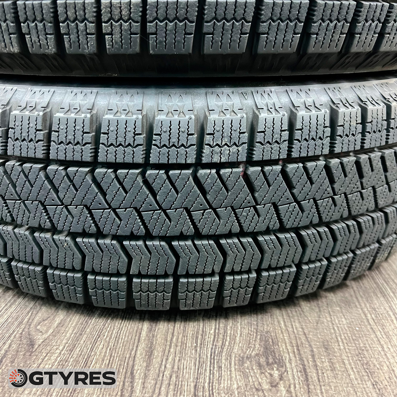 Yokohama BLUEARTH ES32 215/45 R17, фото 2
