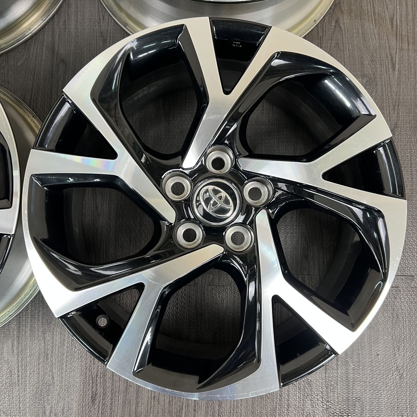Toyo C-HR R18 7J ET50 5x114.3, фото 3