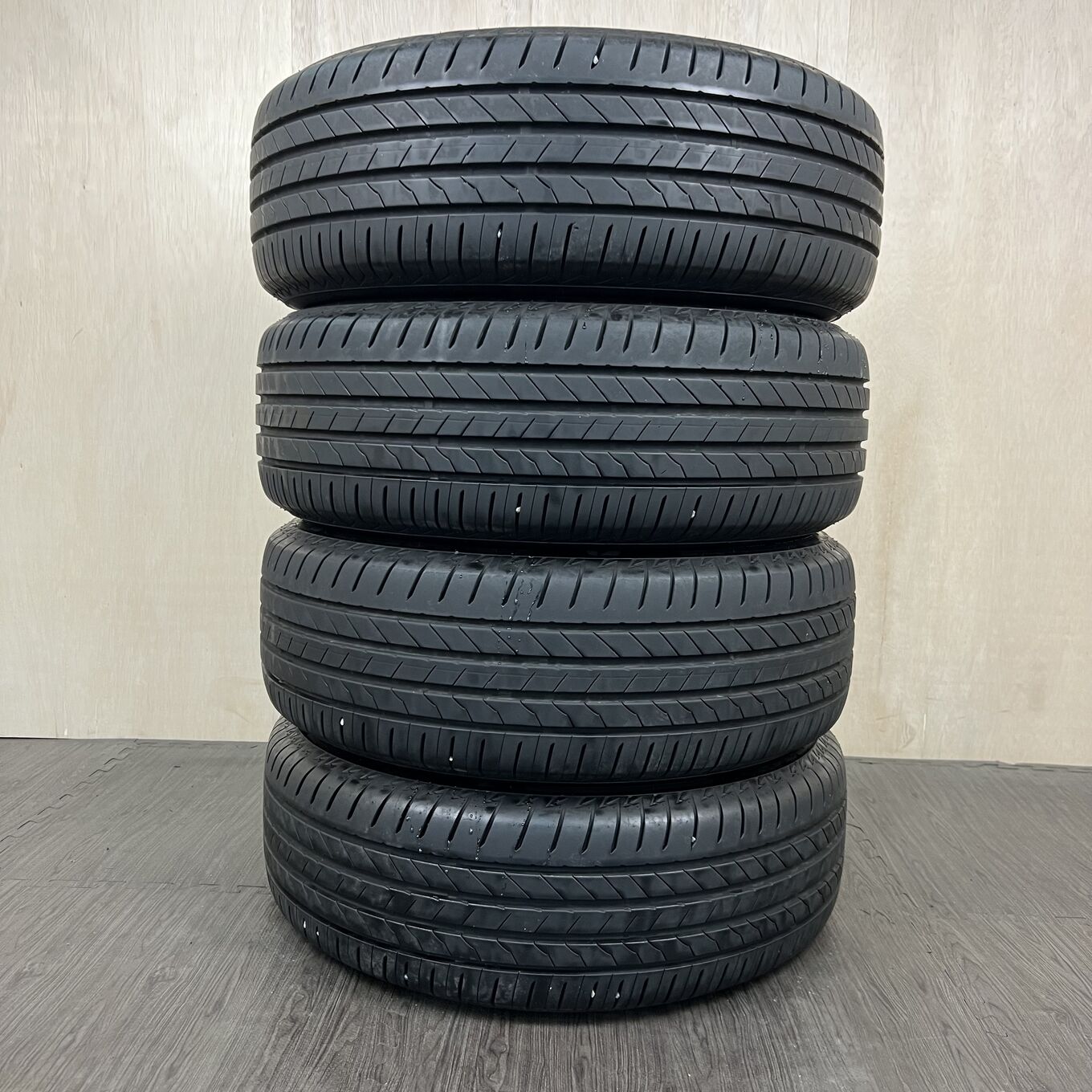 225/65 R17 Bridgestone ALENZA 001 — 23 000 ¥/комплект