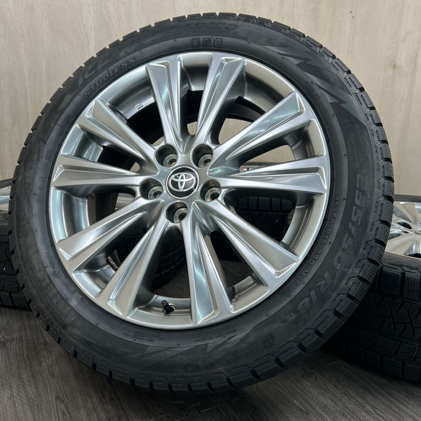 Б/У колесо в сборе 235/50 R18 Pirelli ALPHARD/VELFIRE, артикул 589S050925
