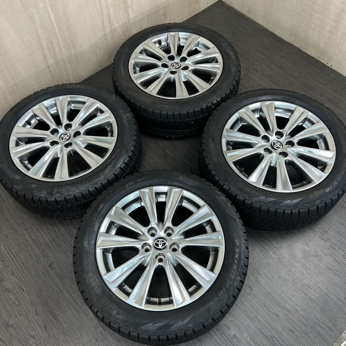 Pirelli ALPHARD/VELFIRE 235/50 R18, фото 6