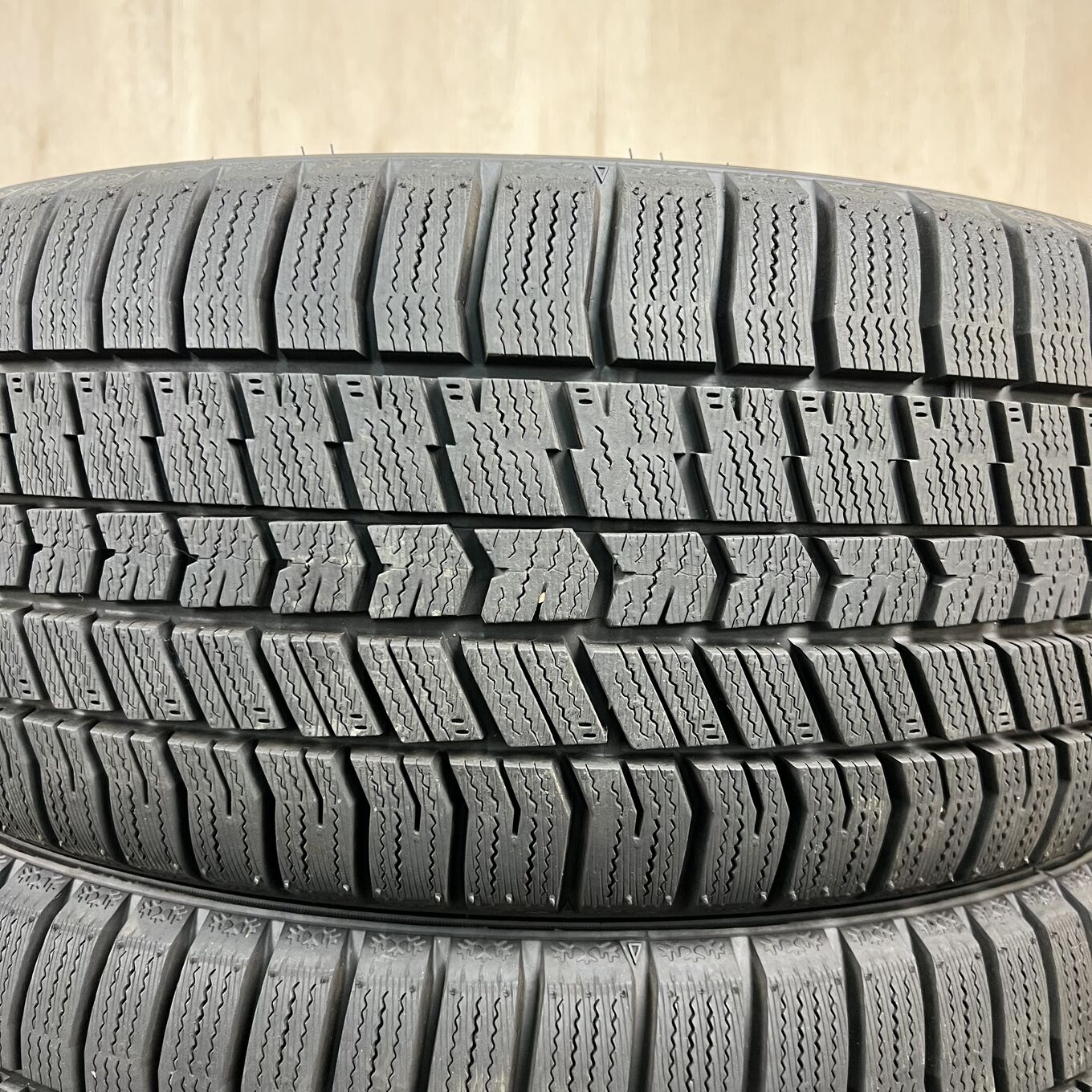 Goodyear ICE NAVI 8 225/40 R18, фото 2