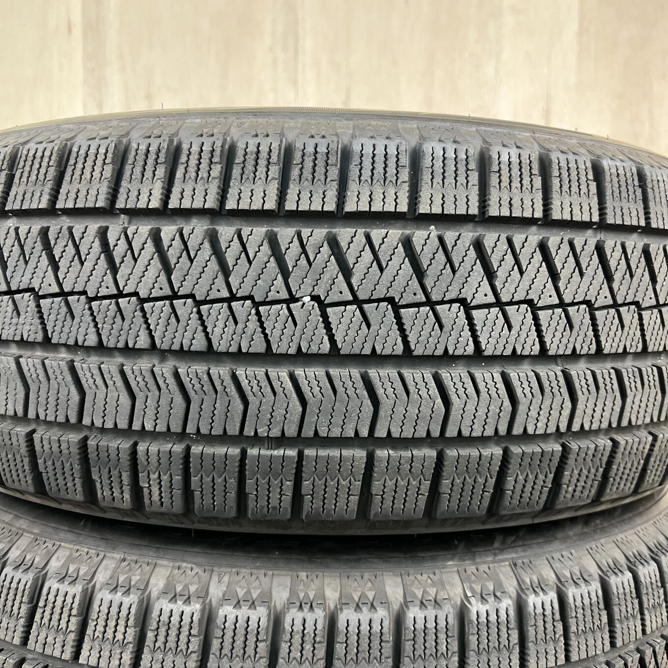 Bridgestone BLIZZAK VRX2 225/60 R17, фото 2